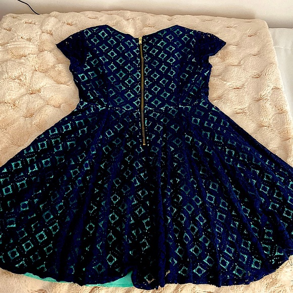 Cute lace dress, about above knee length, flowy, blue, turquoise - Picture 2 of 4